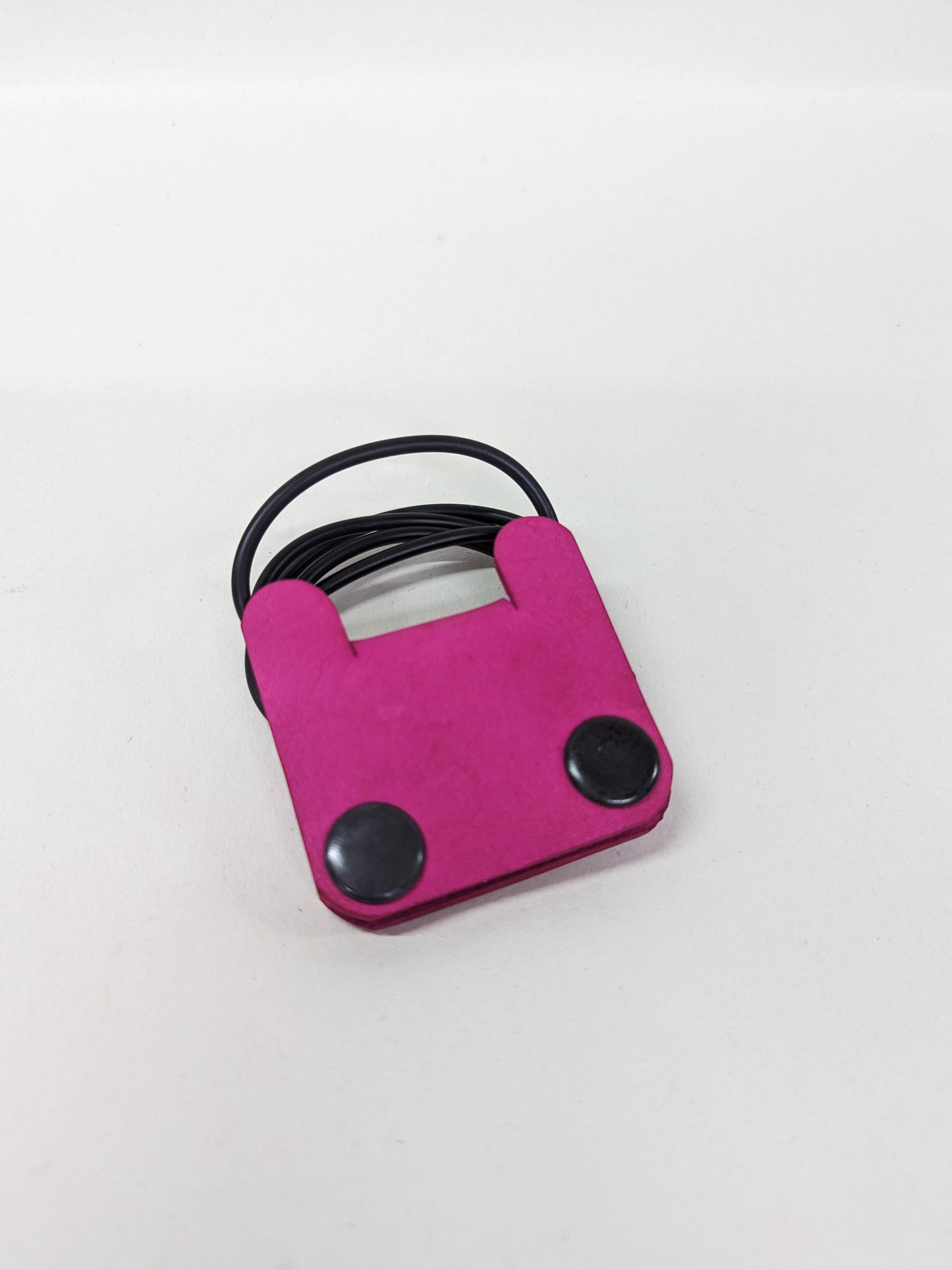 Tiny Wild Cable tidy